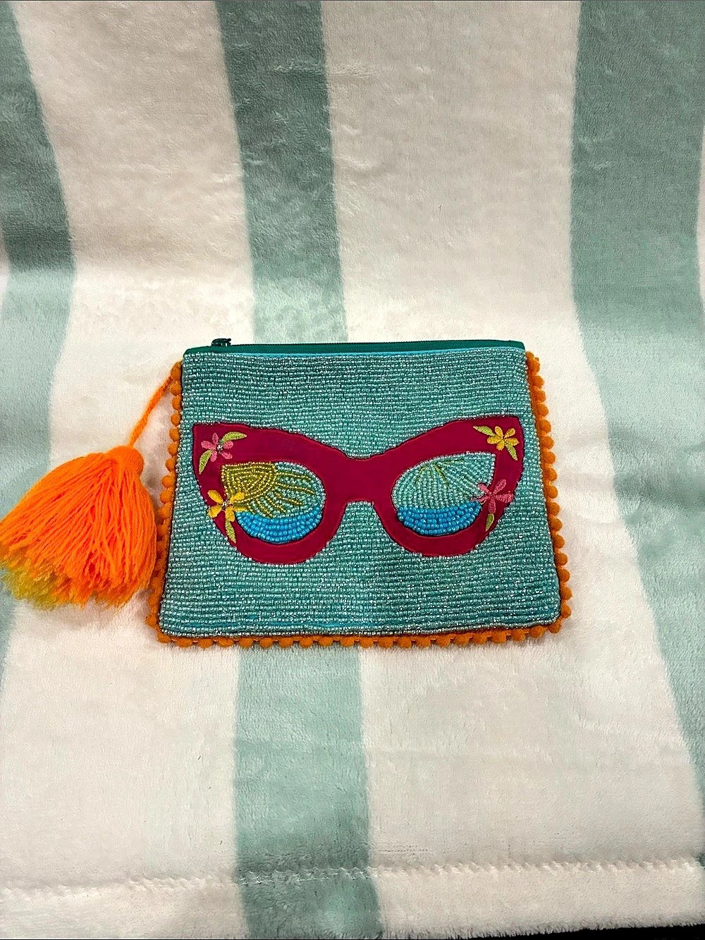 Antik Kraft Beeded Embroidered Sunglasses Cosmetic Pouch in Green & Pink - Picture 3 of 8